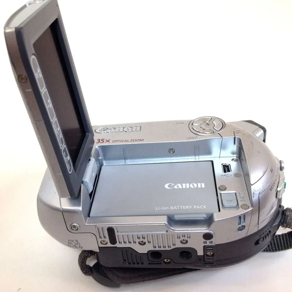 Canon DC220 Mini DVD Camcorder 35X Optical Zoom For Parts or Repair
